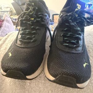 Puma boys sneakers 
Like new size 5y